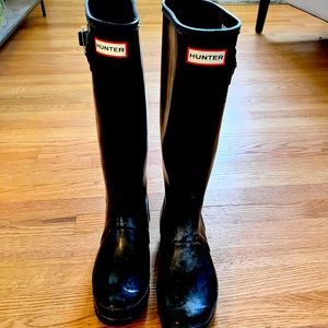 Women’s tall black hunter boots with fuzzy inserts for winter